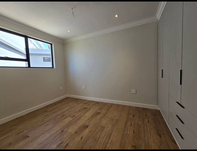 4 BEDROOM HOUSE FOR SALE IN NEW SALT ROCK CITY